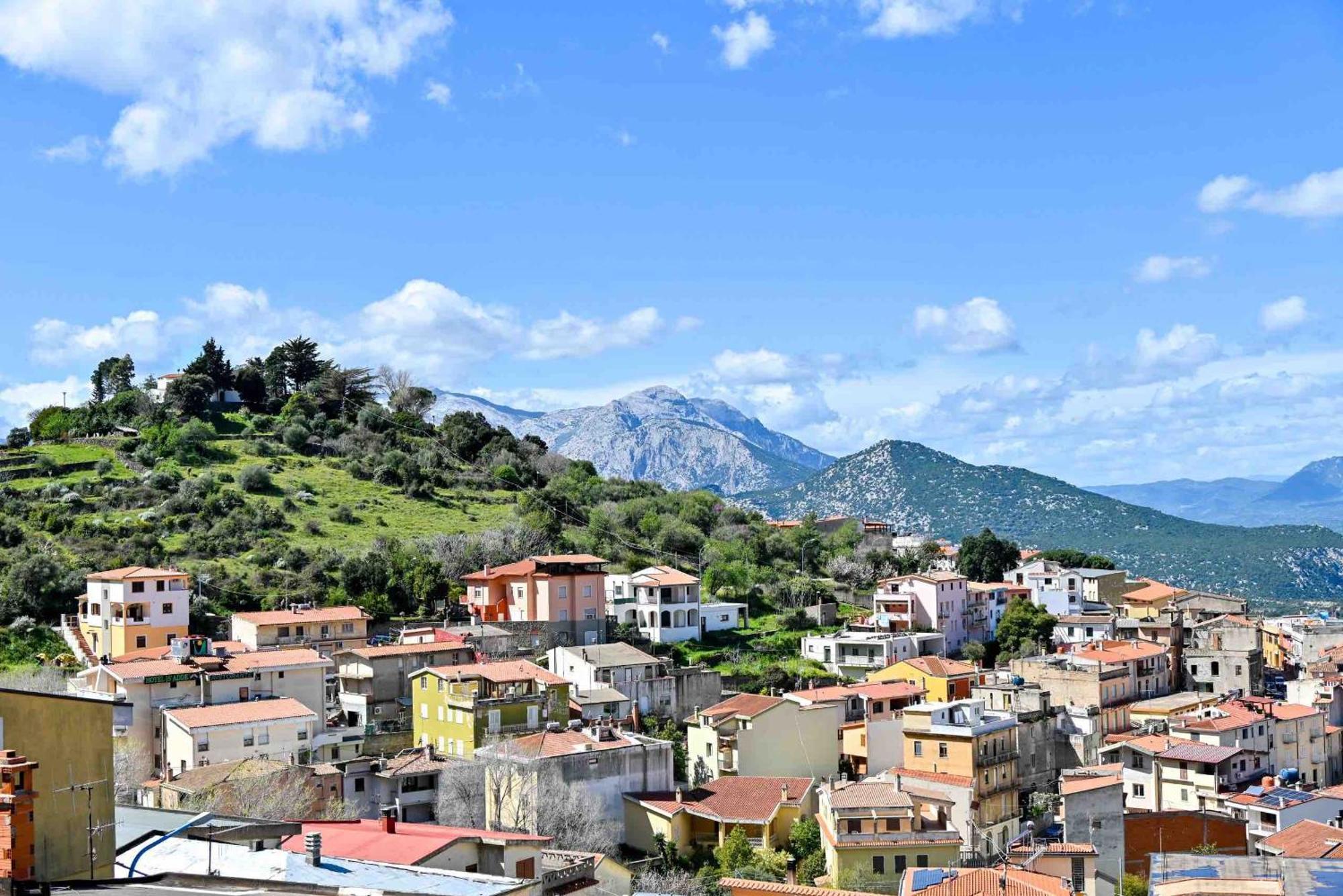 Casa Del Corso Hotel Dorgali Bagian luar foto